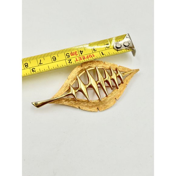 Vintage Signed JJ Gold Tone Leaf Brooch Modernist Design Mid Century Modern - Picture 6 of 6